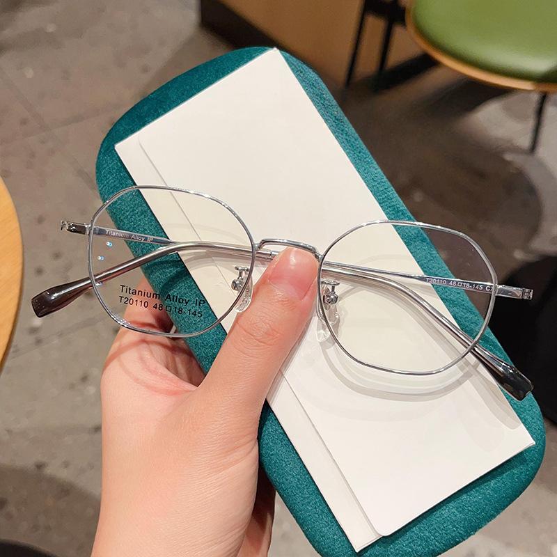 Ultraleichte Japanische Literatur Retro Polygon Kleiner Rahmen Titan Brille Damen Schlichtes Gesicht Kann Mit Einer Anzahl von Brillengestell Höhe Ausgestattet Werden.
