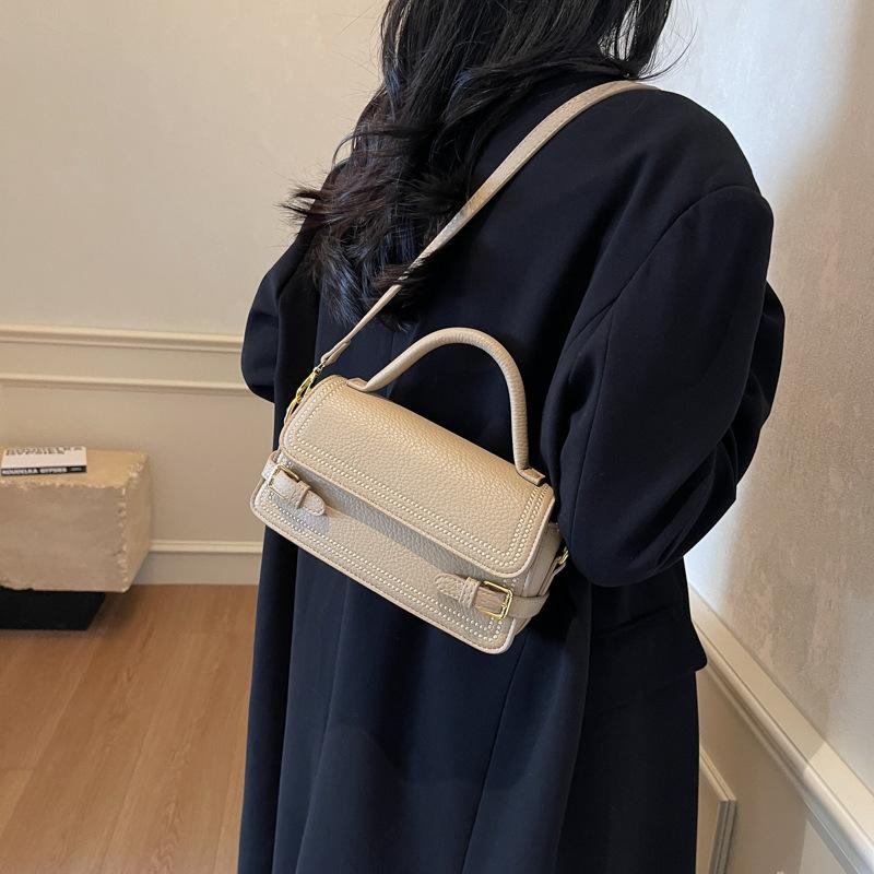 Retro Small Bag Women's Autumn and Winter Versatile 2025 New Fashion Shoulder Messenger Bag Women's Simple Portable Small Square Bag