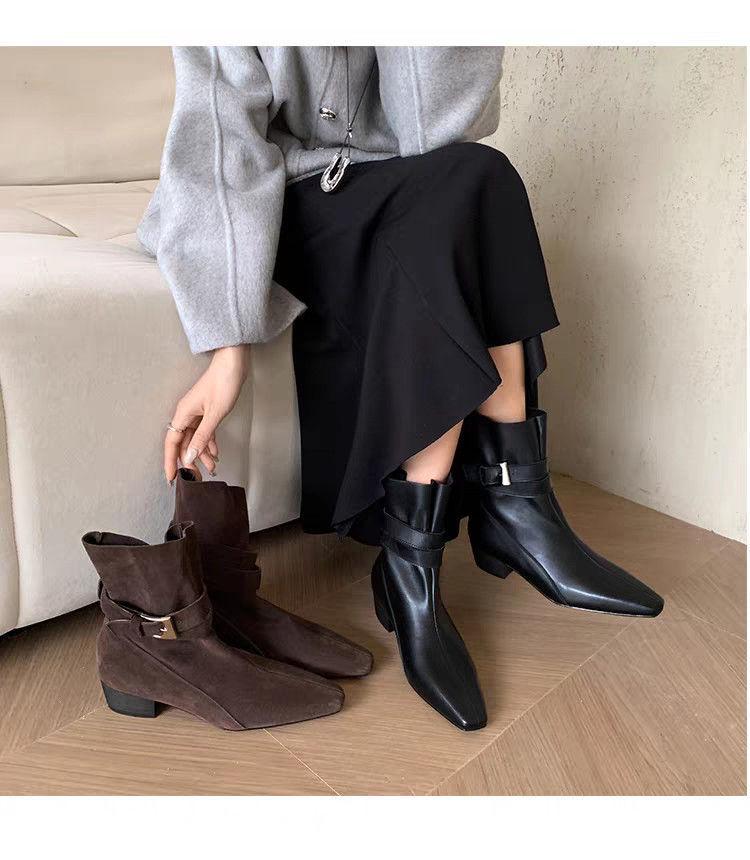 2025 Höst/Vinter Franskt Plisserade Läder Slip-On Klackskor Ankelboots: Eleganta och Bekväma Modekängor för Kvinnor