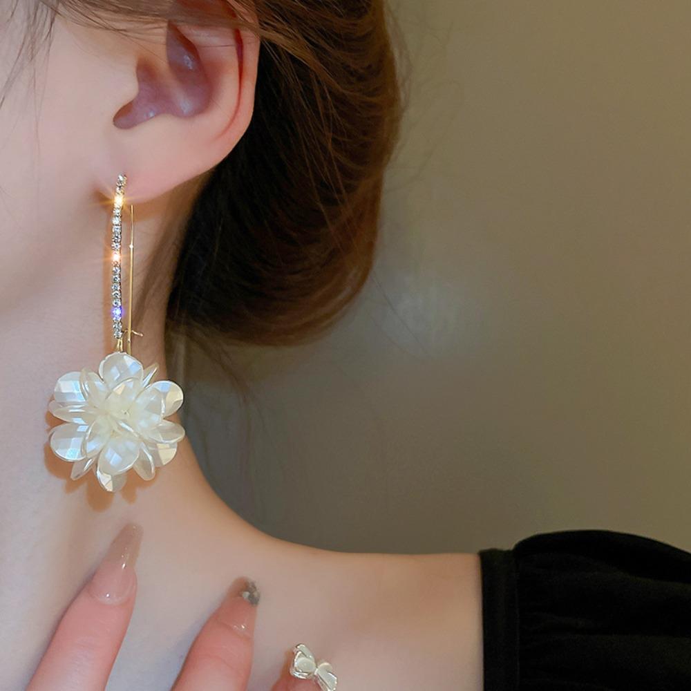 New Temperament White Petals Flowers Dangle Earrings for Women Gold Color Micro-inlay Zircon Hoop Earrings Bride Wedding Jewelry