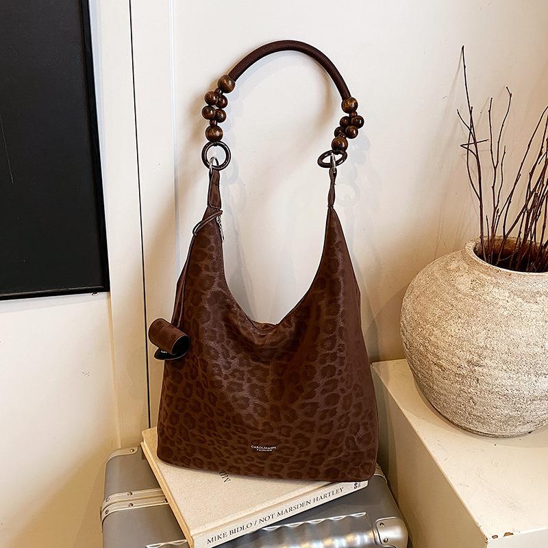 

Retro tote bag women s large capacity 2025 new autumn and winter fashion simple shoulder bag casual work commuter bag цветной печати леопарда
