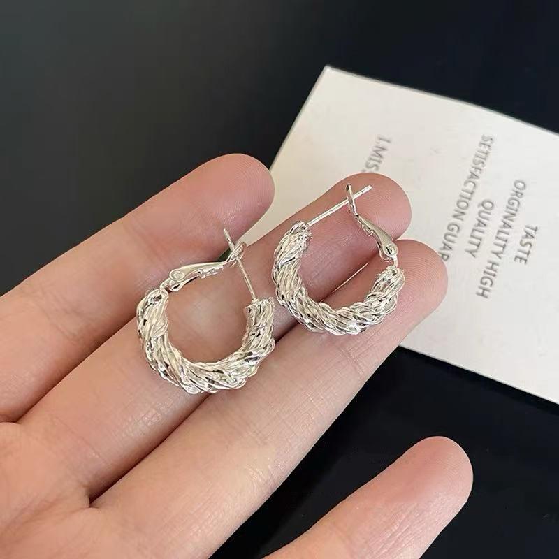 Women's Luxury Textured Metal Hoop Earrings - Versatile Niche Design