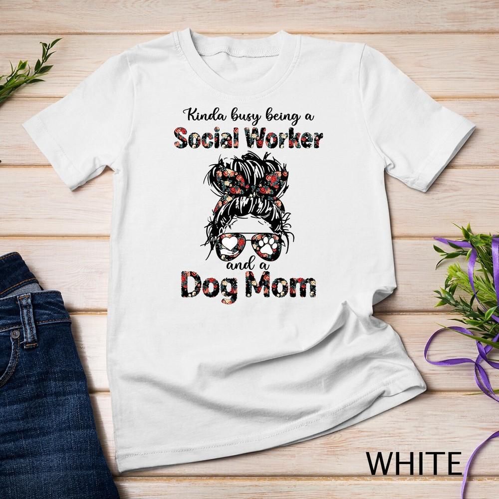 

Kinda busy being a Social Worker and a Dog Mom- dog lovers Unisex T-shirt XL