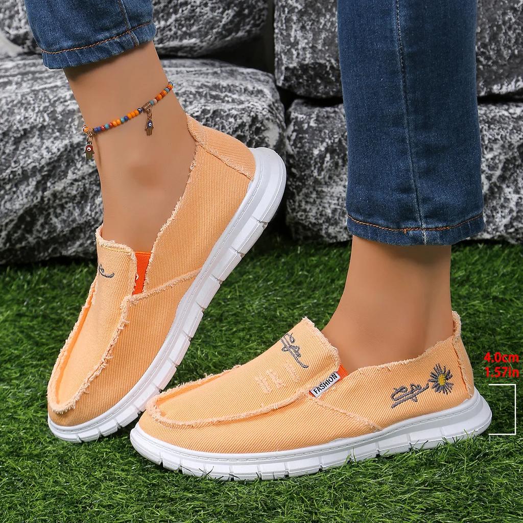 Unisex Casual Low-Top Loafers, Denim Washed With Daisy Embroidery, Soft Durable Fashion Canvas Shoes 2025