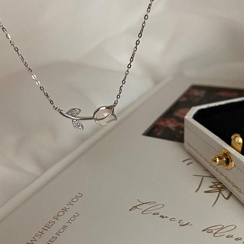 Non-fading tulip necklace female collarbone chain niche light luxury high-end necklace fashion super fairy versatile design sense