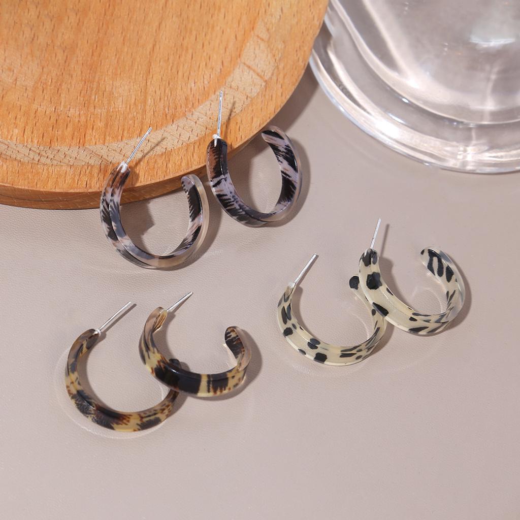 Retro Hong Kong Style Niche Design Leopard Print Earrings, Simple Temperament Personality C Ring Acrylic Earrings