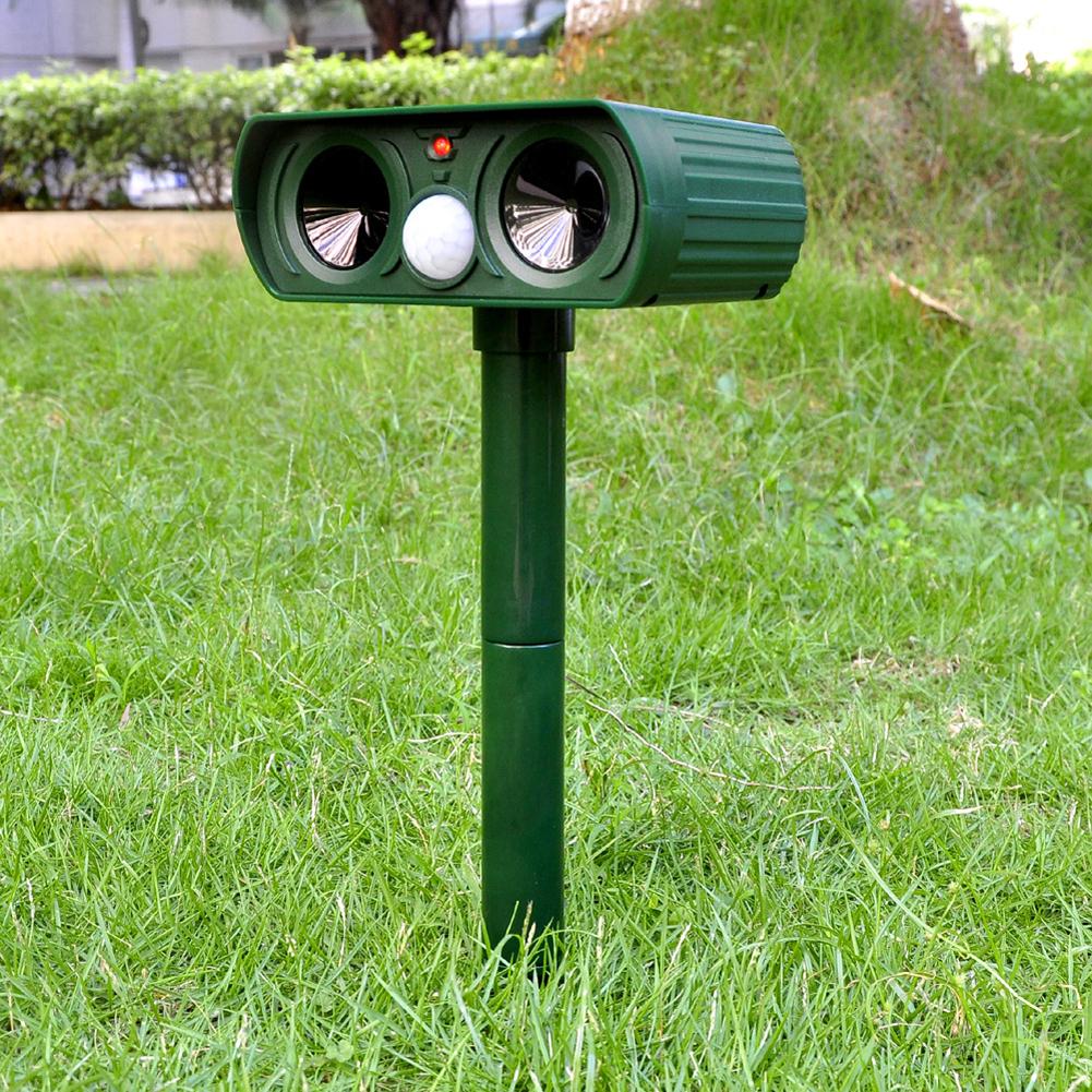 1/2pcs Solar Powered Ultrasonic Animal Repellents Dog Cat Deterrent Scarer Repellent for Outdoor Garden Courtyard