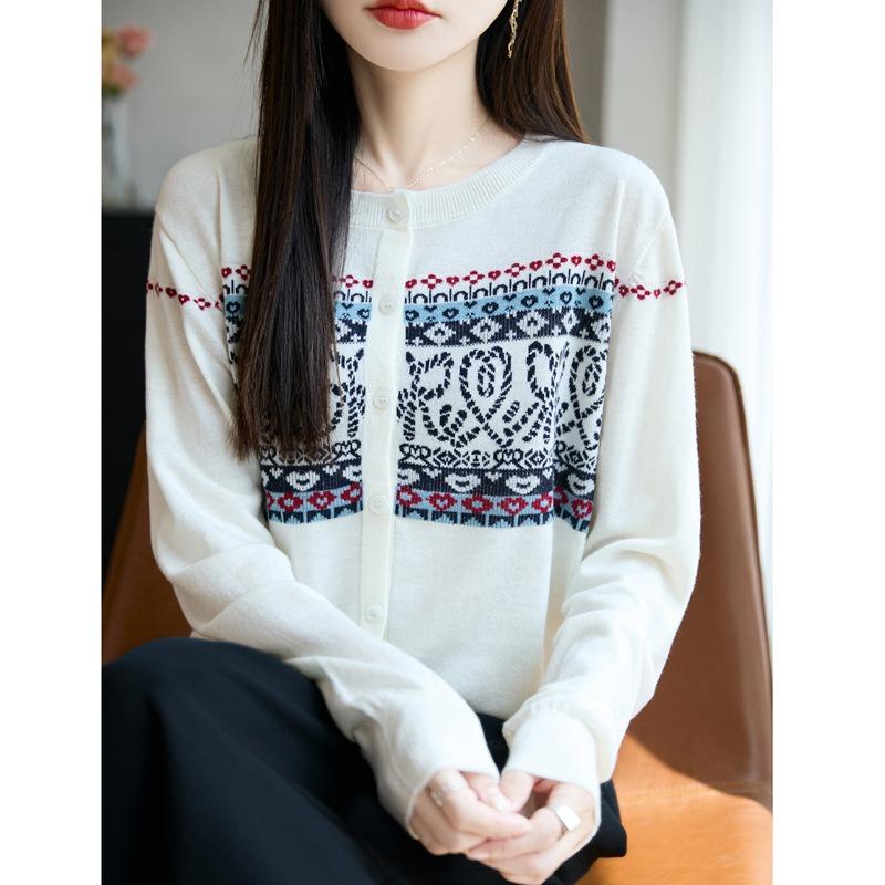Worsted wool jacquard cardigan women's autumn and winter new small safflower knitted sweater jacket short loose and gentle wind sweater