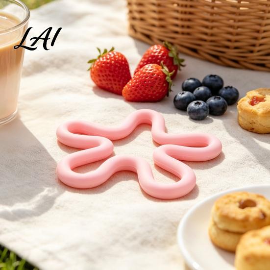 Decorative Dining Table Mat Silicone Coaster Irregular Flower Shape Kitchen Countertop Protector Non-slip Protector Heat Insulation Trivet for Hot