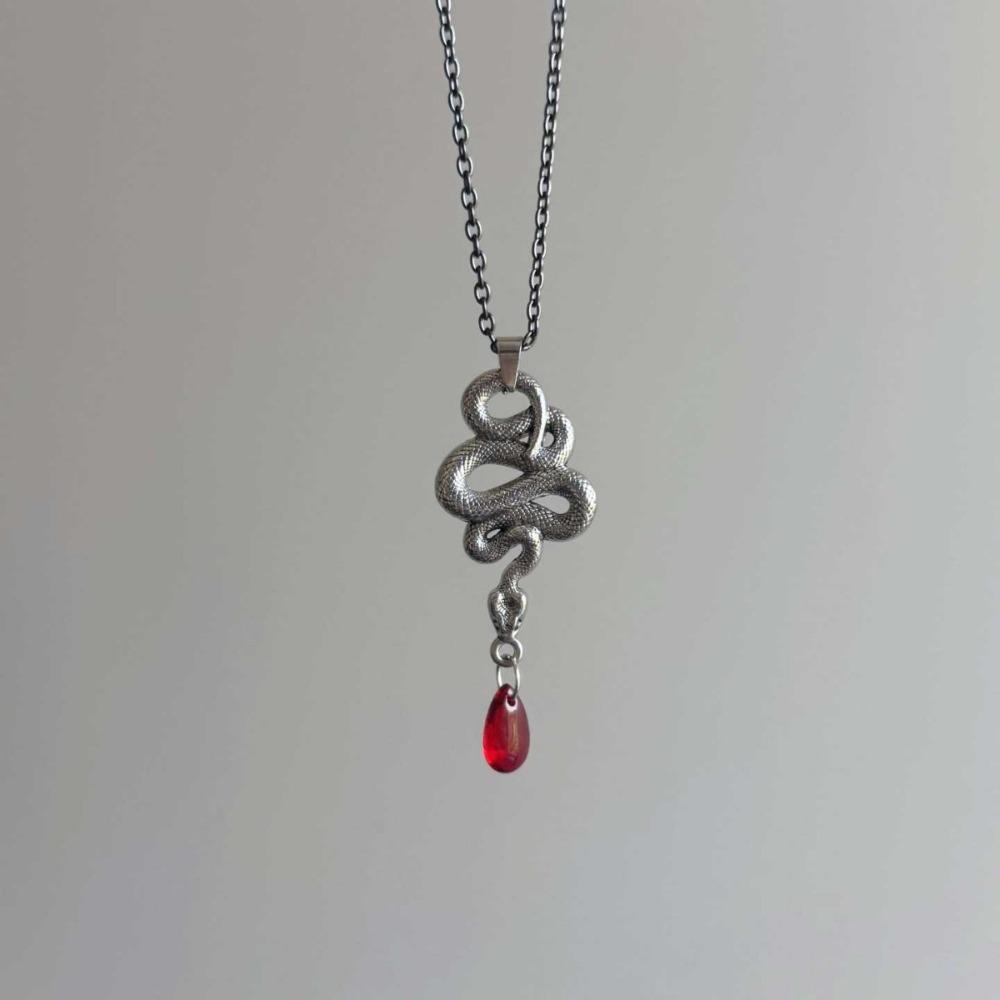 Gothic Retro Sliver Color Snake Red Venom Water Drop Tassel Pendant Necklace for Women Halloween Witch Jewelry Accessories Gifts