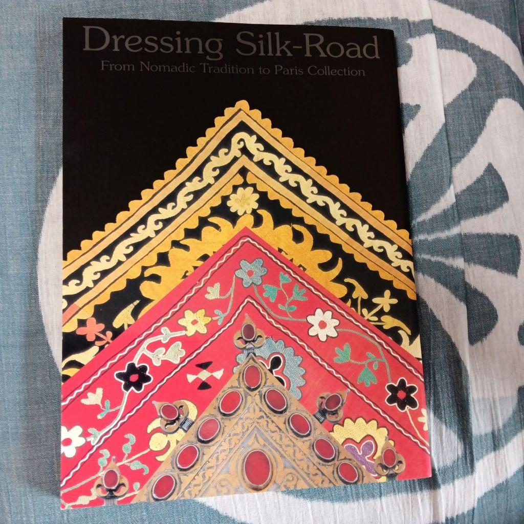 [USED] Book Silk Road Attire Fashion Book