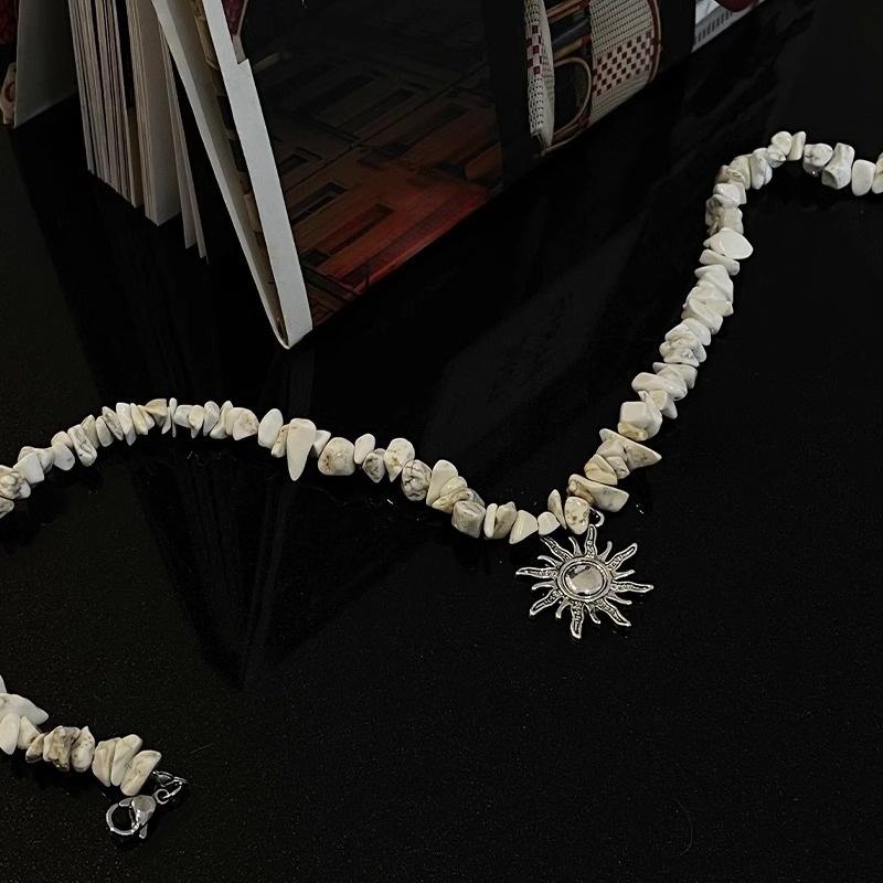 1Pcs Sun Pendant Irregular Beaded Chain Jewelry Bohemian White Natural Stone Choker Necklace For Women Vacation Daily Wear