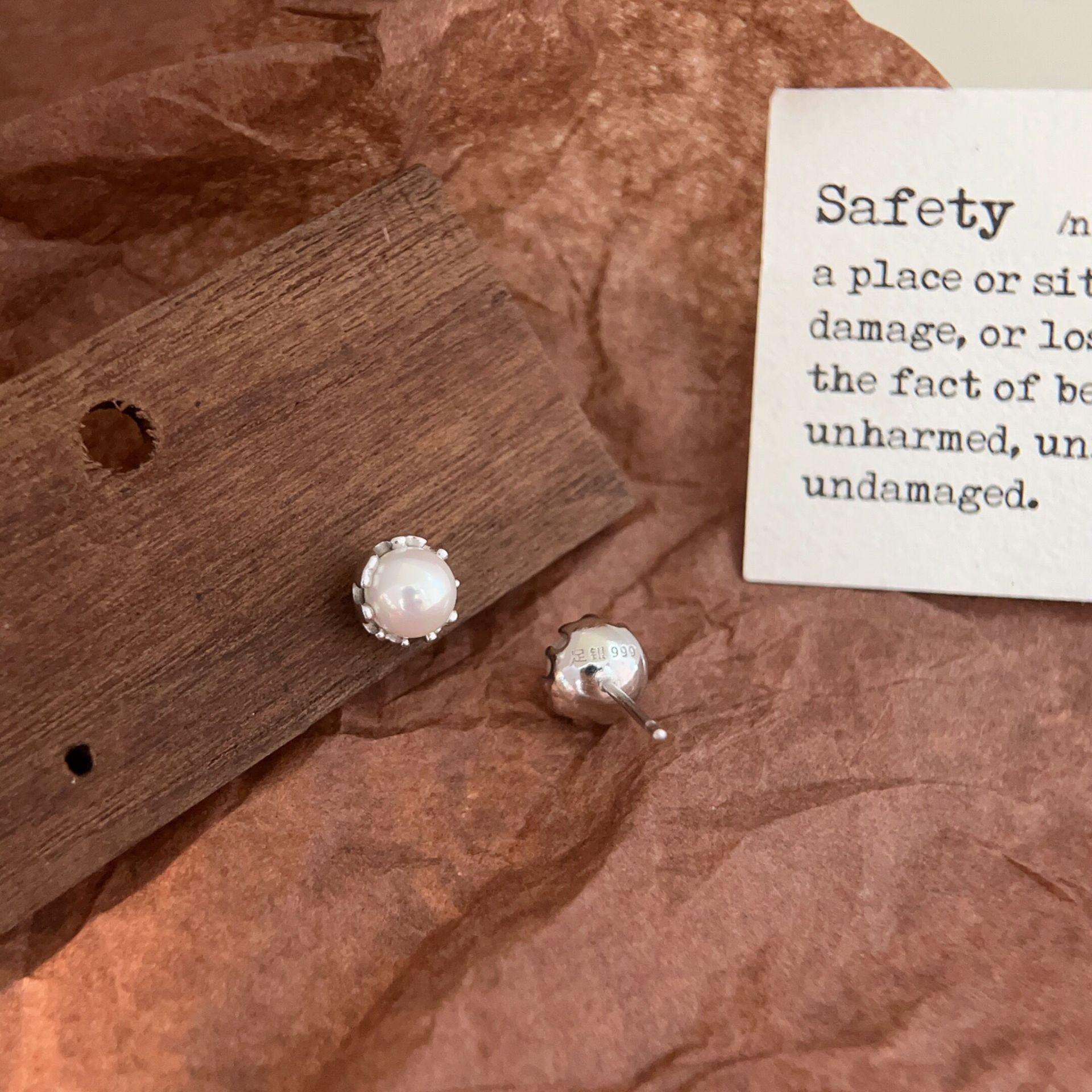 

Pearl Crown Stud Earrings Female Korean Version Ins Temperament Simple Niche Design High-end Ear Jewelry