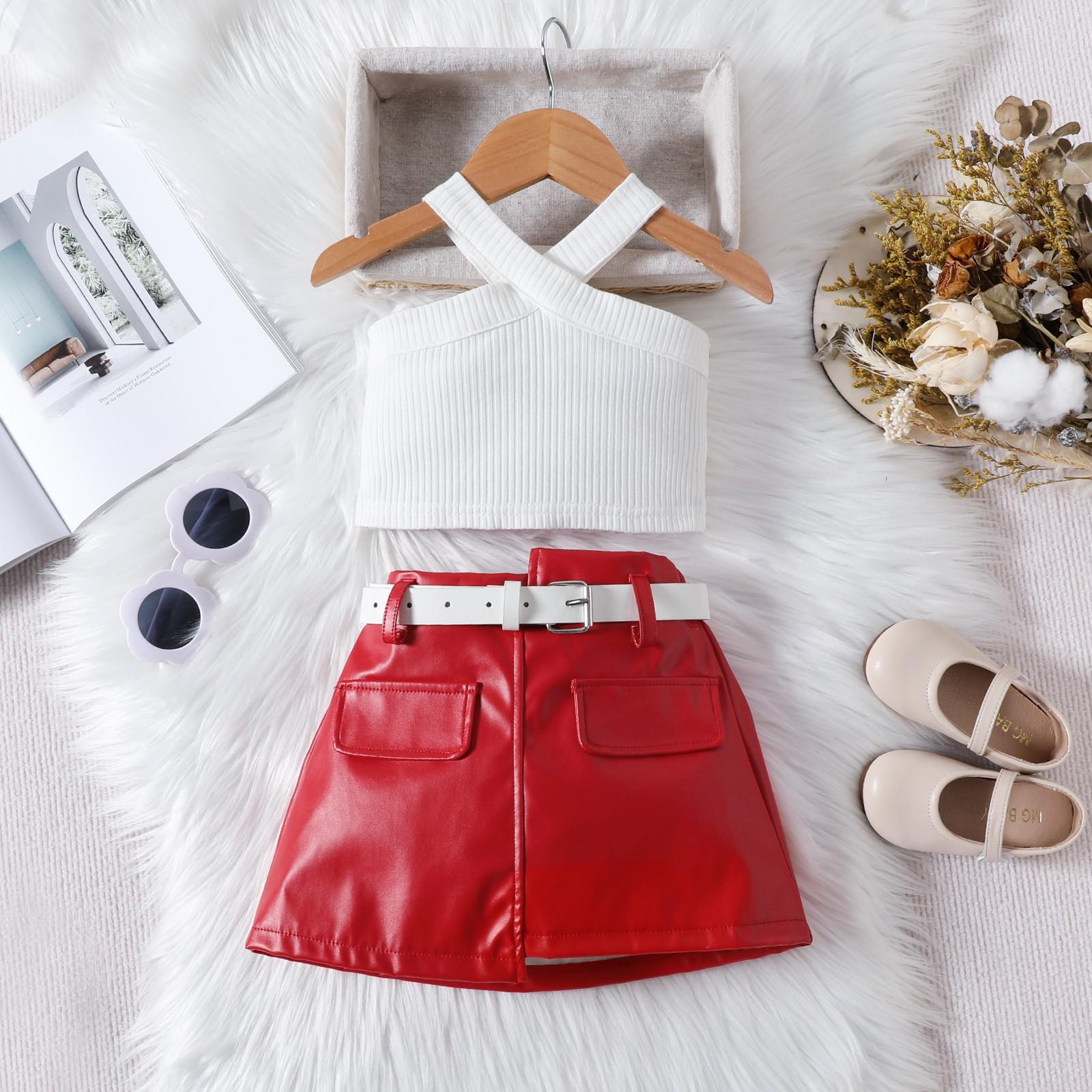 

Комплект для отдыха для девочек, летняя детская мода, топ с бретельками через шею и открытой спиной, из искусственной кожи, юбка с поясом, комплект из трех предметов 100cm красный