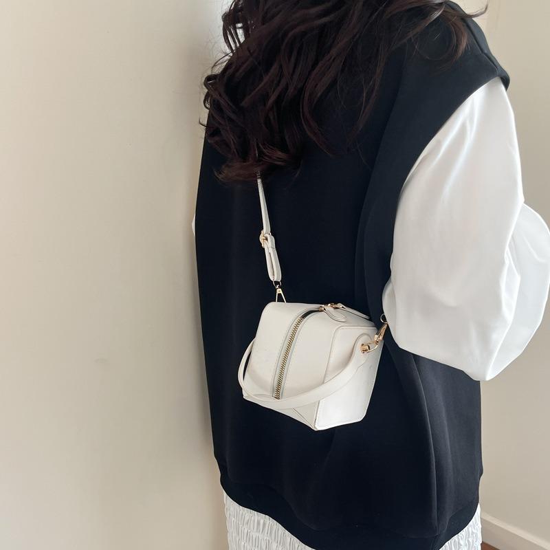 Small Square Bag - Fashionable Single Shoulder Bag - Unique Business Casual High-end Crossbody Bag