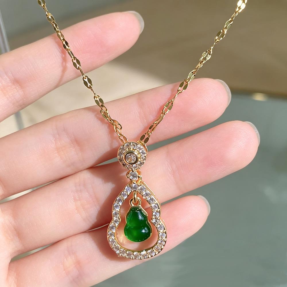 Hollow Emerald Gourd Pendant Micro-set Diamond Necklace - Chinese Style Light Luxury Necklace