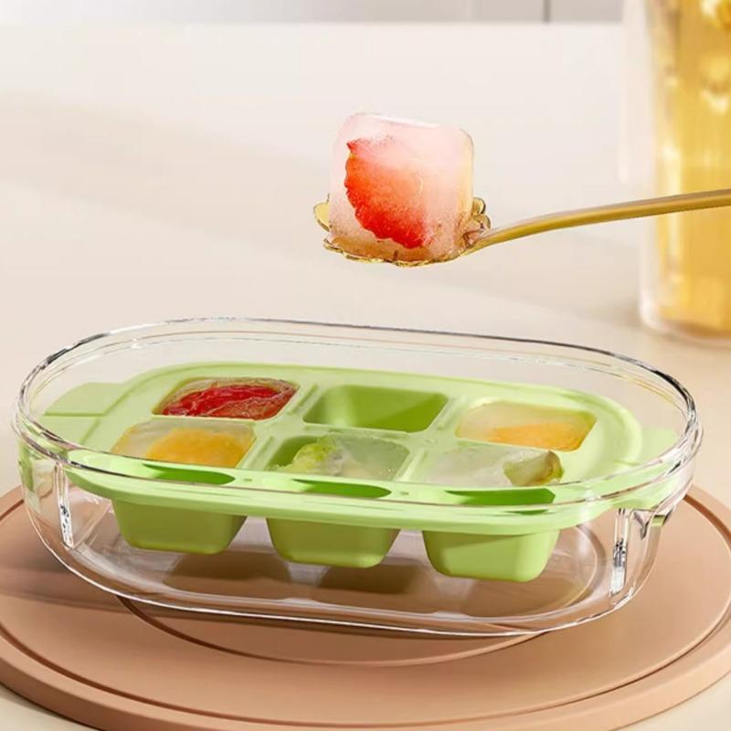 Skladujte mražené kostky ledu v lisovaných ledových boxech pro snadné uvolnění a rychlé zmrazení pro domácí použití