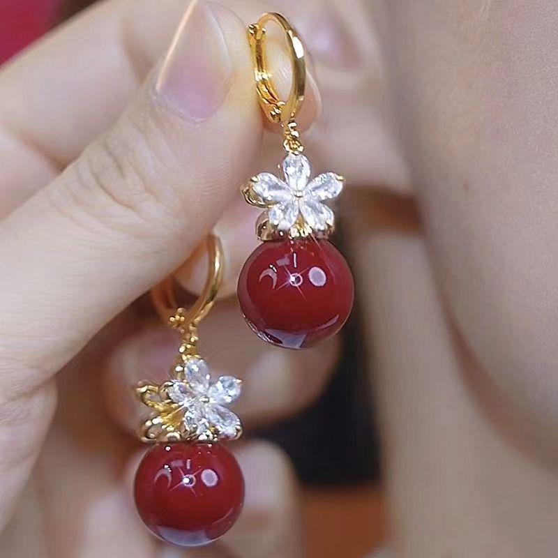 Elegante 2024 Perlenohrringe: Schickes, einfaches und stilvolles Design