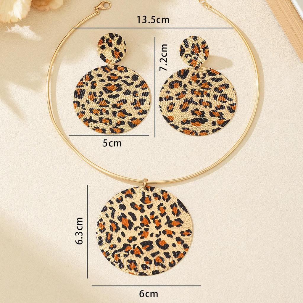 Retro Leopard Jewelry Set: Chic Necklace & Earrings