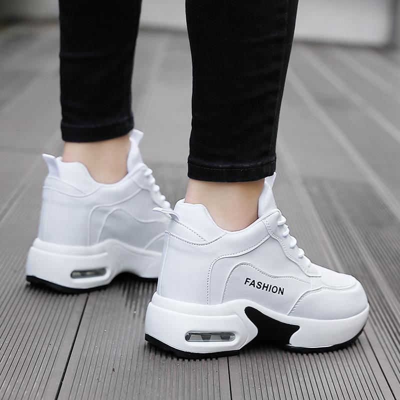 

Женские кроссовки повседневные уличные школьные туфли для студентов увеличивающие рост легкие кроссовки для девочек большие размеры женские кроссовки на танкетке 35-42 EU: 41 белый