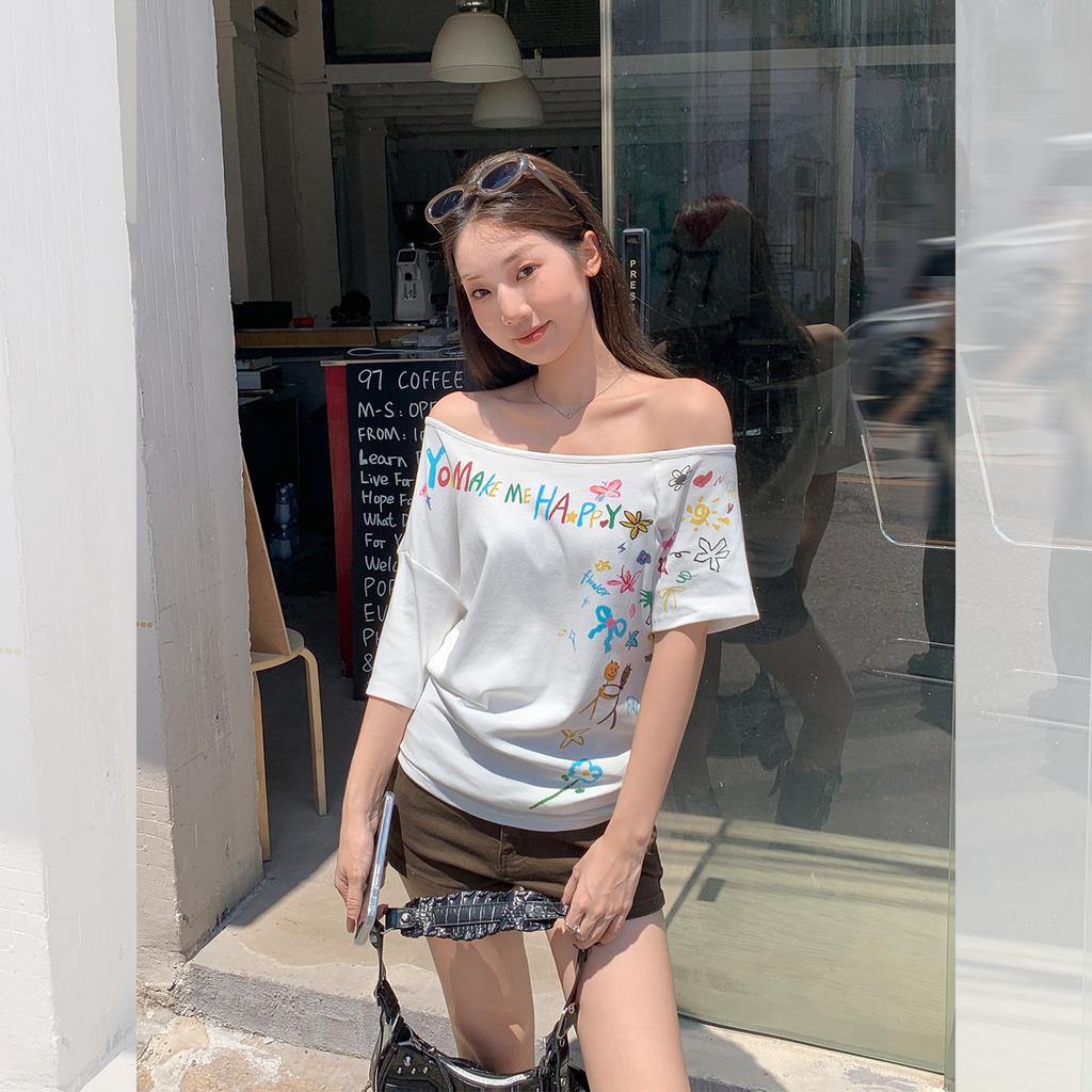 White Graffiti Letter Printing Slanted Shoulder Short-sleeved T-shirt Women's Summer New Design Off-the-shoulder Loose Top