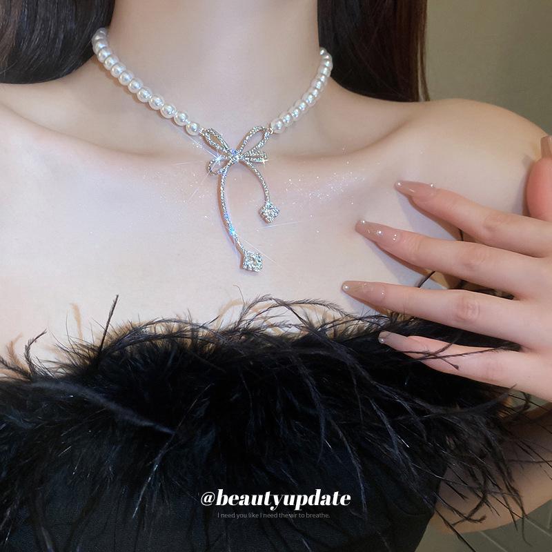 

Pearl and Diamond Bow Necklace - Light Luxury Clavicle Chain