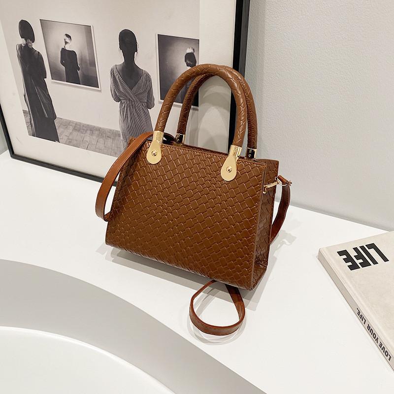 Fashionable Pu Leather Small Handbag For Women Stylish Trendy Spring 2024 Crossbody Bag For Daily Use