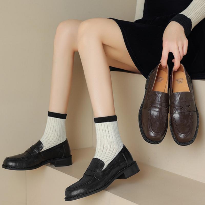 2025 Autumn And Winter Leather Flat Shoes Designer New Style Solid Black Casual Women Loafers Comfortable Soft Soled Women Flats