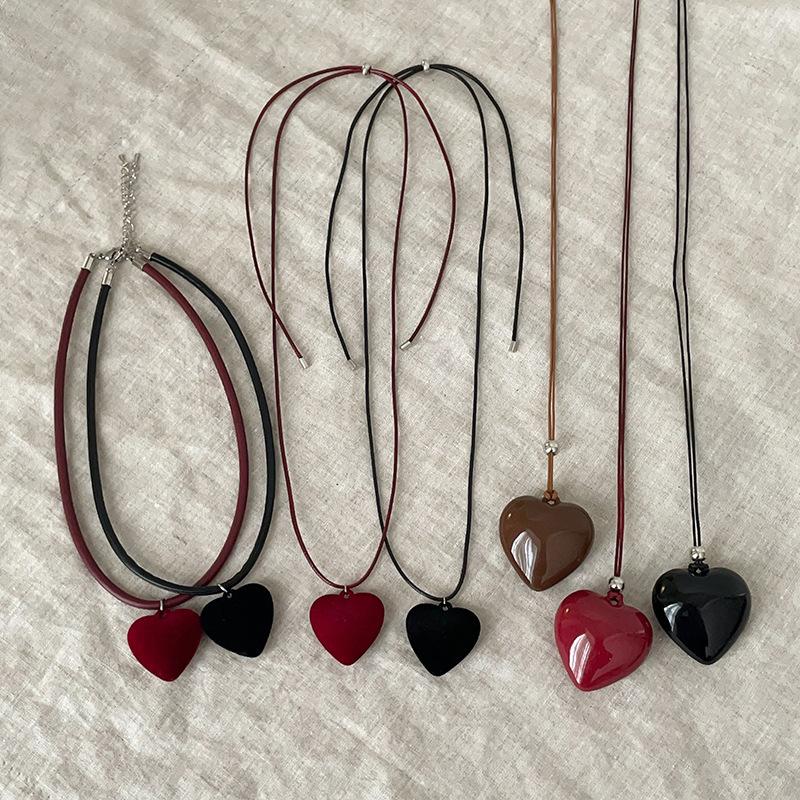 Nischenpersönlichkeit Beflockter Liebesanhänger Halskette Damen Leichter Luxus Retro Elegant Mode Schlicht Vielseitig Halskette Pulloverkette