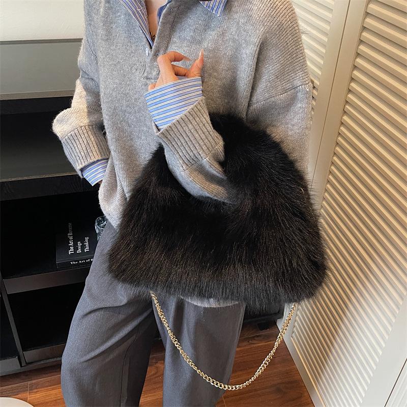 Plush Bag Women's Large Capacity 2025 New Autumn and Winter Casual Shoulder Handbag Fluffy Commuter Dumpling Bag