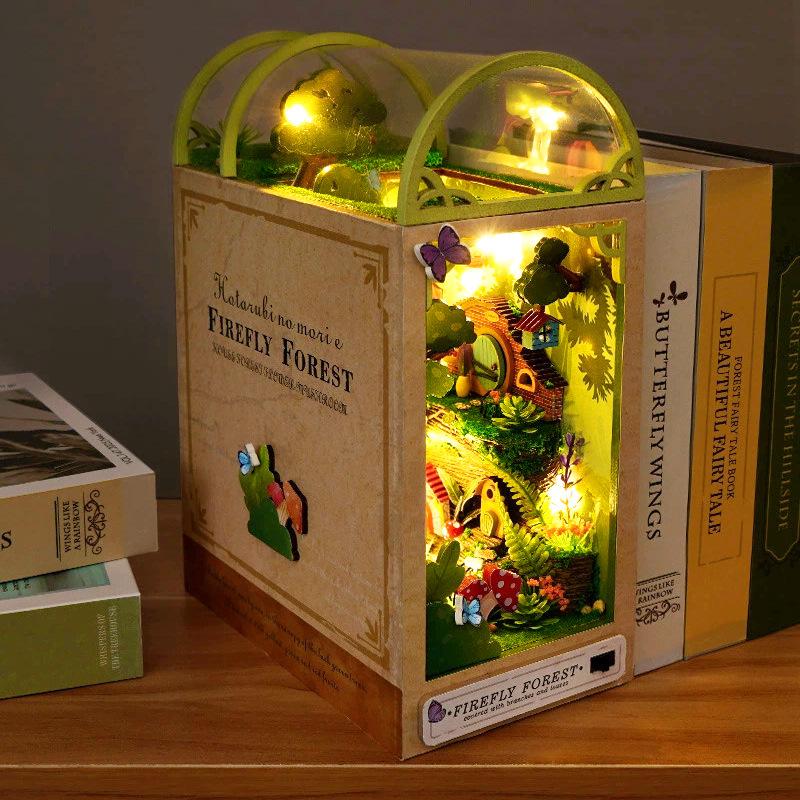 

Handmade Hotarubi no Mori Bookend: DIY Model Ornament for Future Study Decor