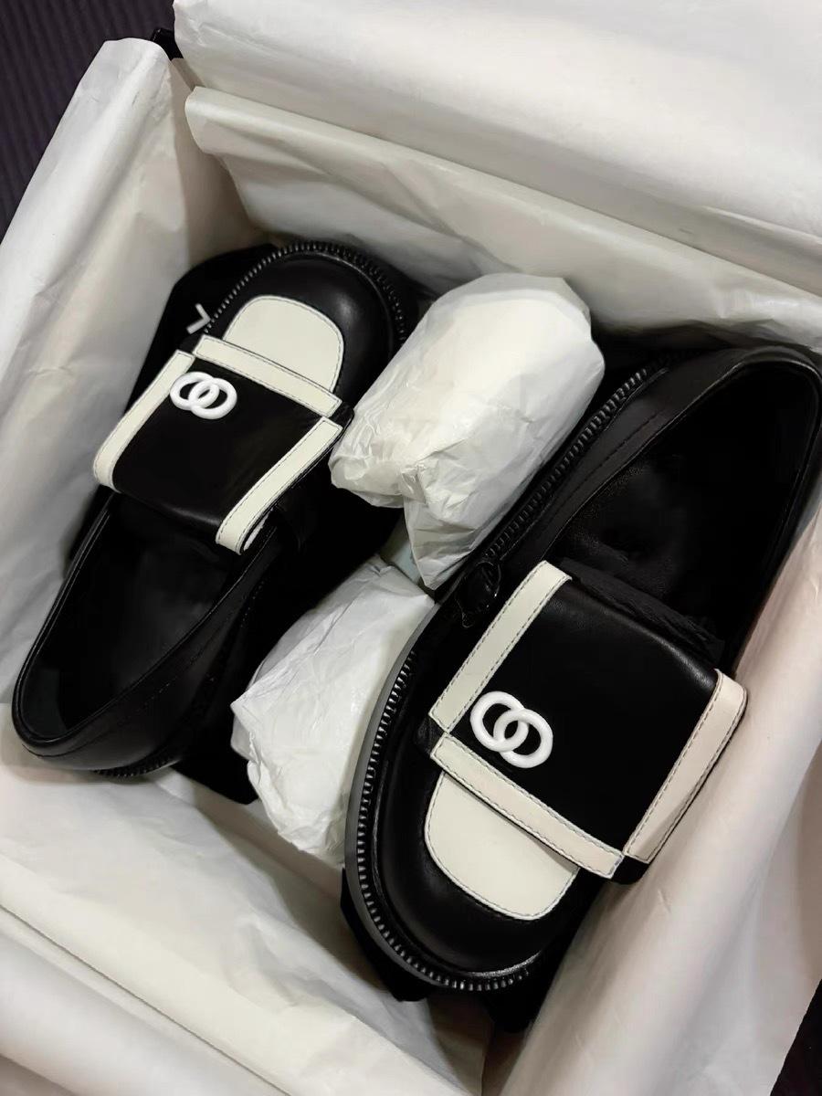 

Genuine leather Korean version niche black and white color matching platform loafers women s autumn and winter thick heels round head small fragrant 40