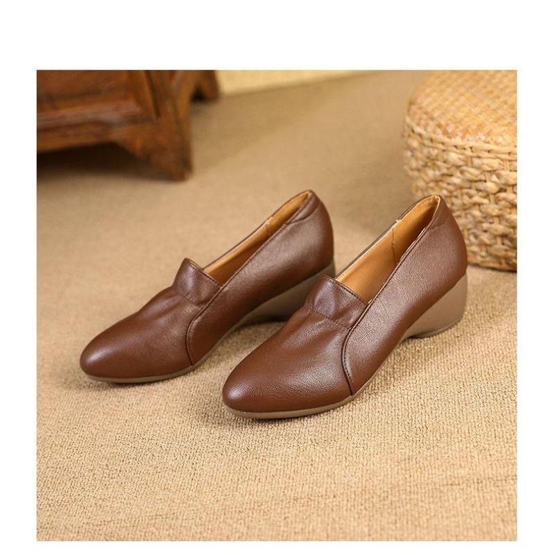 

Весенне-осенние кожаные женские балетки - Туфли с острым носком и неглубоким вырезом, на танкетке и мягкой подошве, удобная обувь для мамы 36