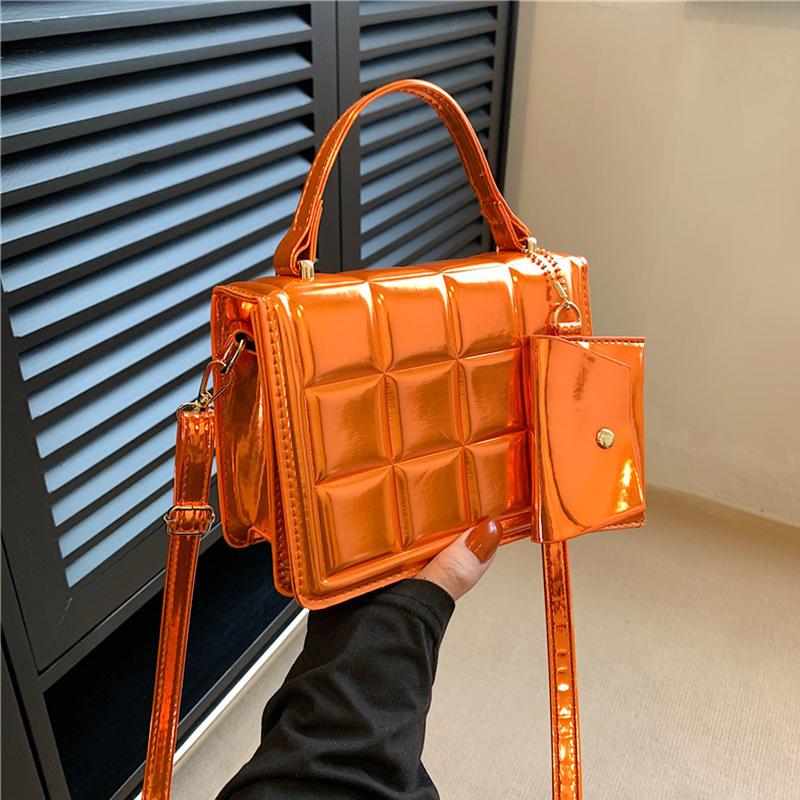 

Модные и модные женские сумки Yogodlns Сумки с простой текстурой 2023 Новые лазерные сумки для матери и сына Модные сумки через плечо Маленькие квадратные сумки