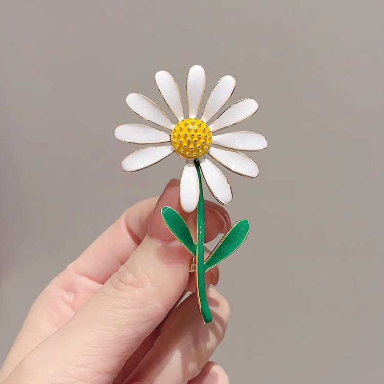 

Fashion Daisy Brooch Men s and Women s Trend Sun Flower Brooch Japanese and Korean Pin Suit Accessories