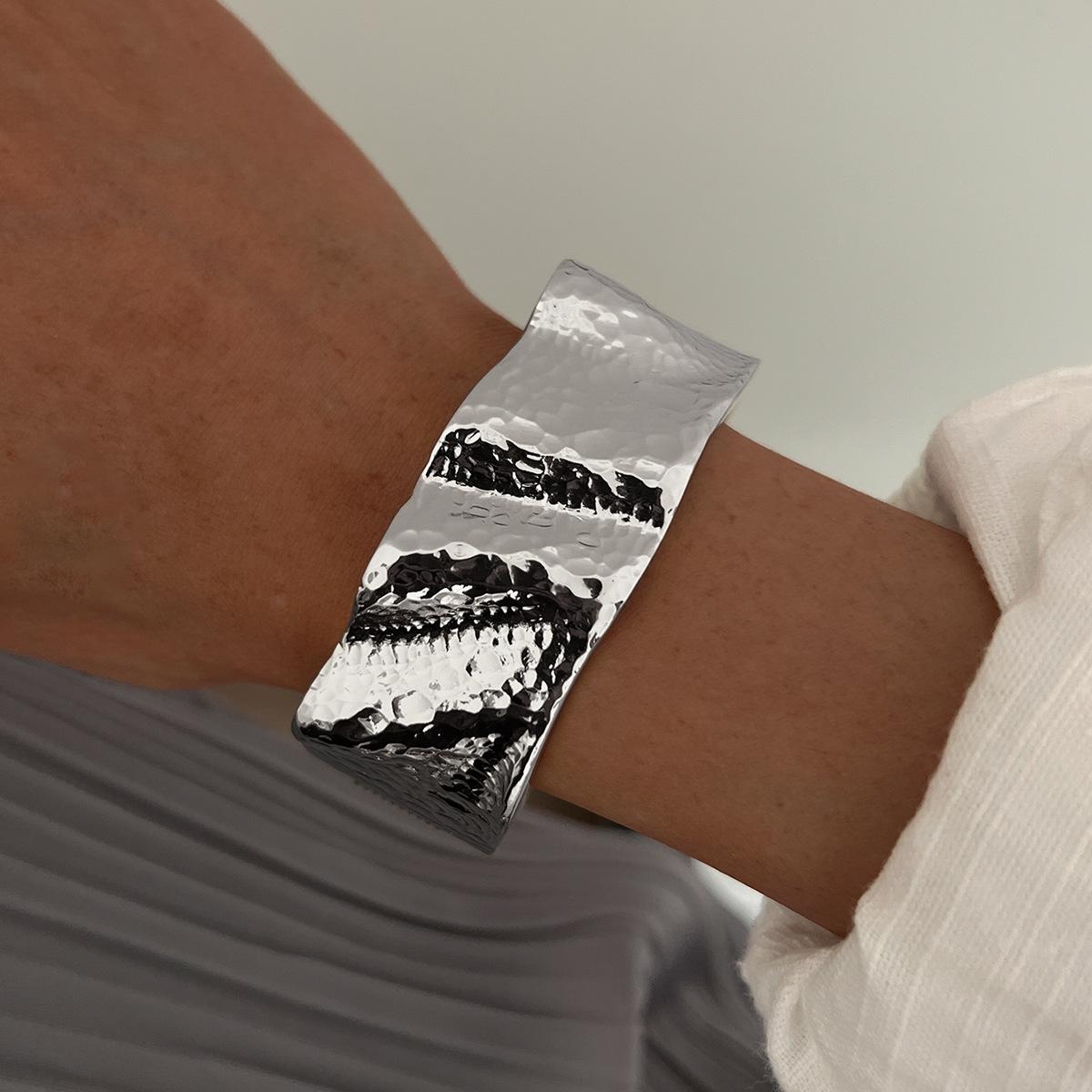 

Аксессуары Браслеты из глянцевого сплава с высокой цветостойкостью Преувеличенный стиль хип-хоп Различные комбинации браслетов-молотков