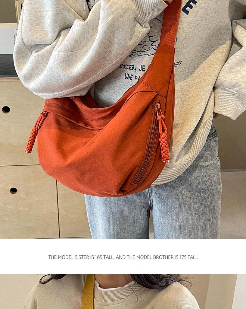 Dámská univerzální lehká crossbody taška 'knedlík' - Velkokapacitní ležérní taška přes rameno