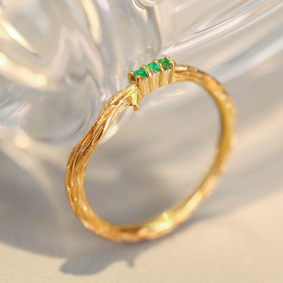 

S925 Sterling Silver Gold-Plated Emerald Zircon Ring: Luxurious, High-End, Versatile Design for Women. US Size 9
