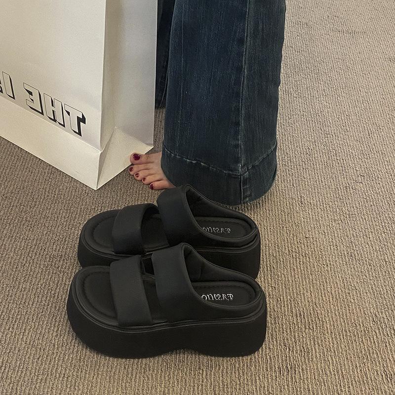 

Красивые с юбками, крутые шлепанцы на толстой подошве, увеличивающие рост, женские летние уличные шлепанцы на танкетке с передовым чувством стиля, новинка 2025 года 40 чёрный