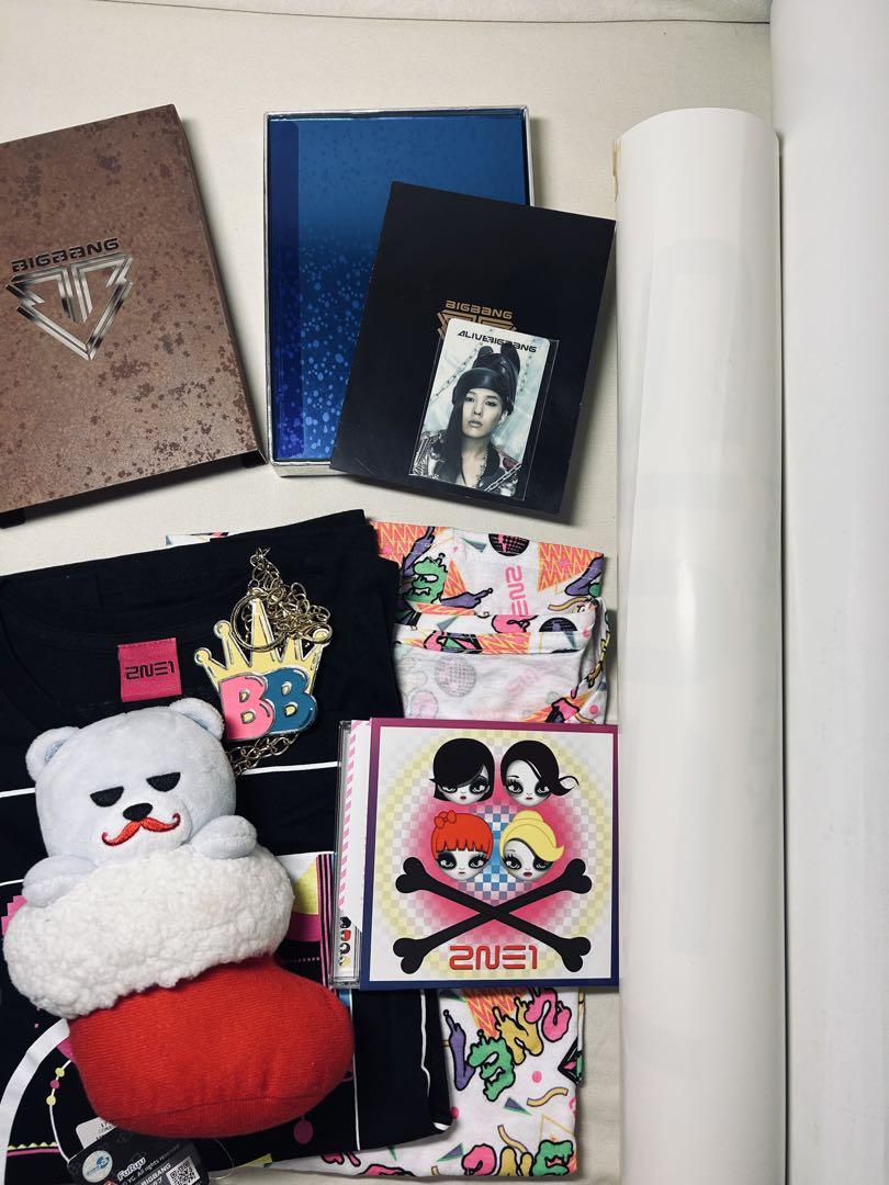 

[USED] BIGBANG ALIVE CD (Korean version) + 2NE1 CD + poster + stuffed toy