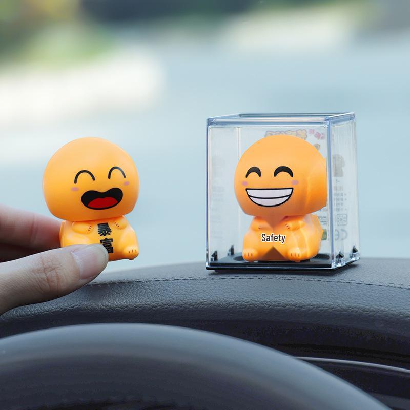 Solar-Powered Smiley Face Dashboard Ornament: A Fun, Cute Decompression Figurine for Car Décor.