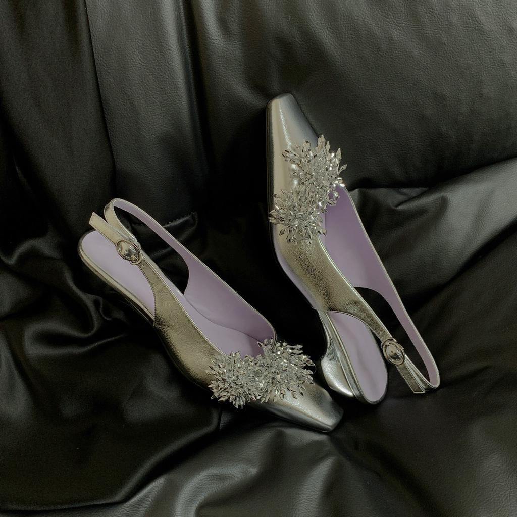 Sheepskin version~ French temperament metal flower thick heel bag head sandals women's rear air shallow mouth square head Mary Jane single shoes