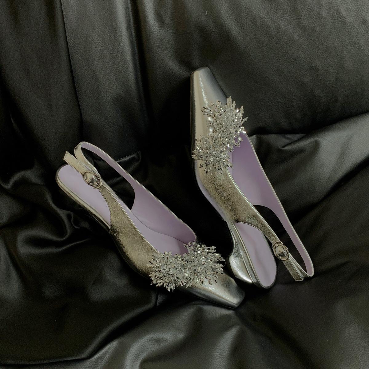 

Версия из овчины~ Французский темперамент металлический цветок толстый каблук сумка голова сандалии женские задний воздух неглубокий вырез квадратный носок Мэри Джейн одинарные туфли 40