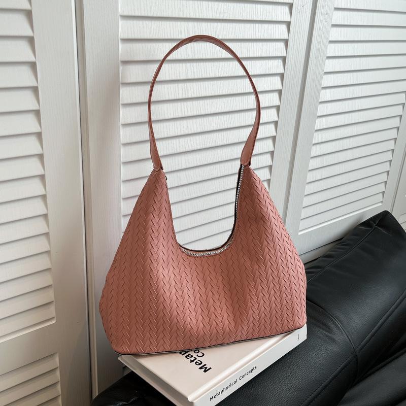 

New shoulder crossbody holiday travel large capacity dumpling bag 2025 summer women s retro bag woven bag рожевий