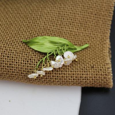 Natürliche Perlen Calla-Lilienzweige Vintage-Broschen in Pin-Kostüm oder Damenschal