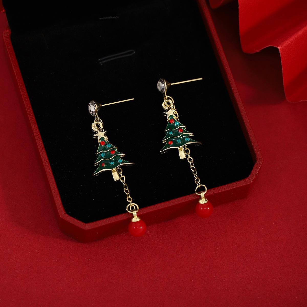 Christmas Diamond-Set Green Christmas Tree Red Bead Fringed Earrings, Light Luxury And High-End Contrasting Colors, Cute Cartoon Earrings.