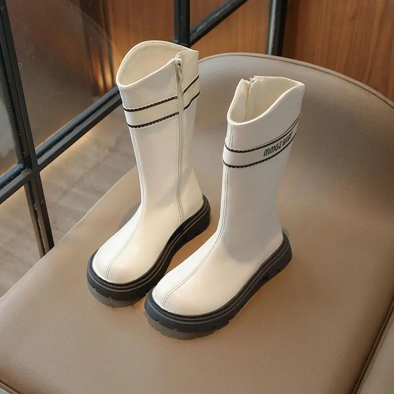 2024 Barn Høye Støvler for Jente Vinter Nye Moteable Myke Komfortable Sklisikre UK Koreansk Allsidige Hold Varmen Plysj Sko