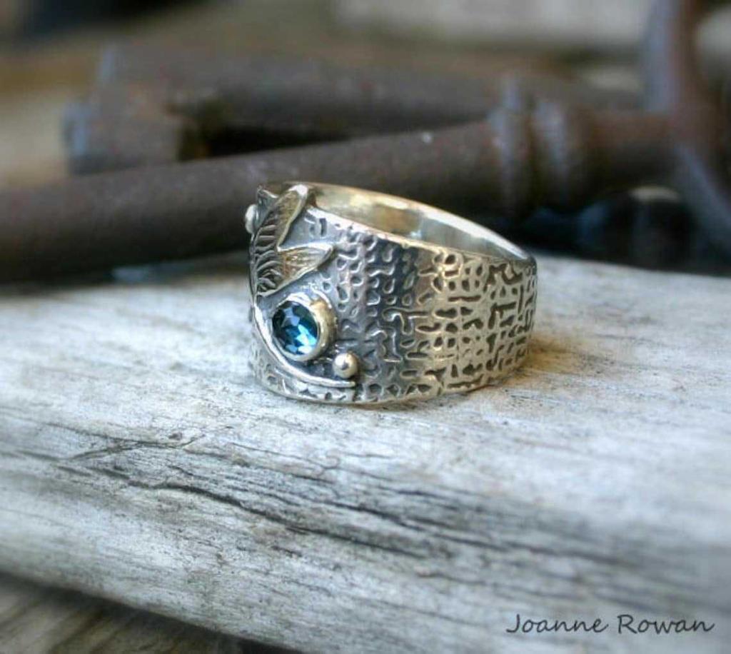 He Cheng Dragonfly Retro Style Texture Ring