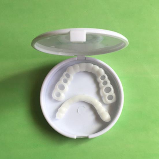 2Pcs/Set Teeth Denture Upper Snap On Smile Natural Flex Denture Cover Teeth Cosmetic Veneers for Dental Clinic