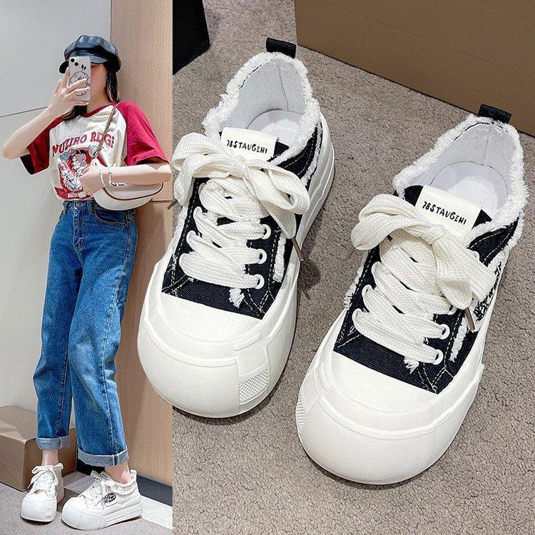 

Ugly cute big head thick-soled fringed little white shoes women s 2025 new spring and summer personalized Japanese bread canvas shoes board shoes 35 чёрный